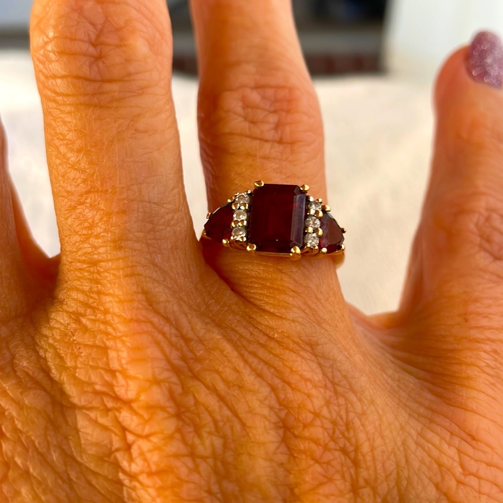 Women’s 14k garnet ring